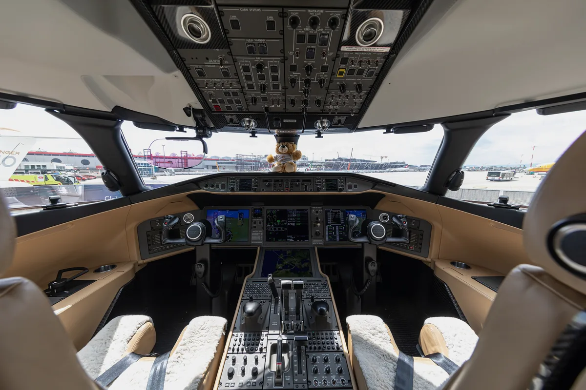 The flight deck of a Bombardier Global 6000