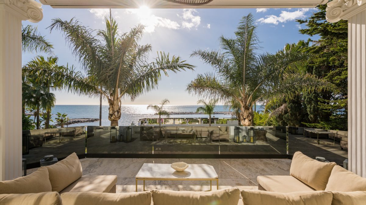 Beachfront Mansion, Puerto Banús — photo 18 of 30