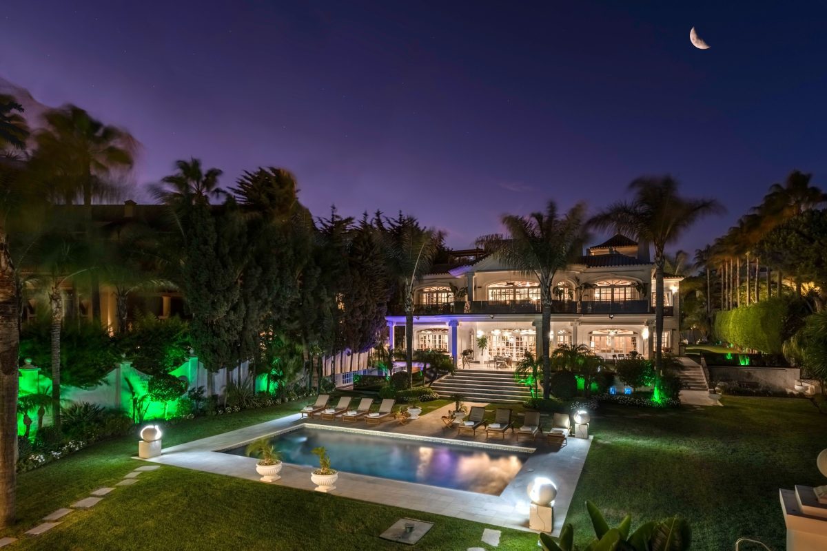 Beachfront Mansion, Puerto Banús — photo 19 of 30