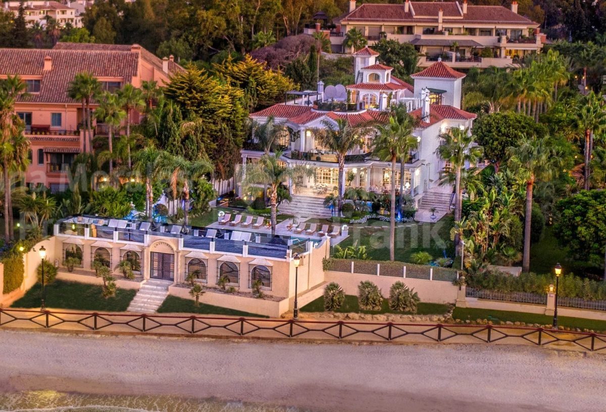 Beachfront Mansion, Puerto Banús — photo 3 of 30