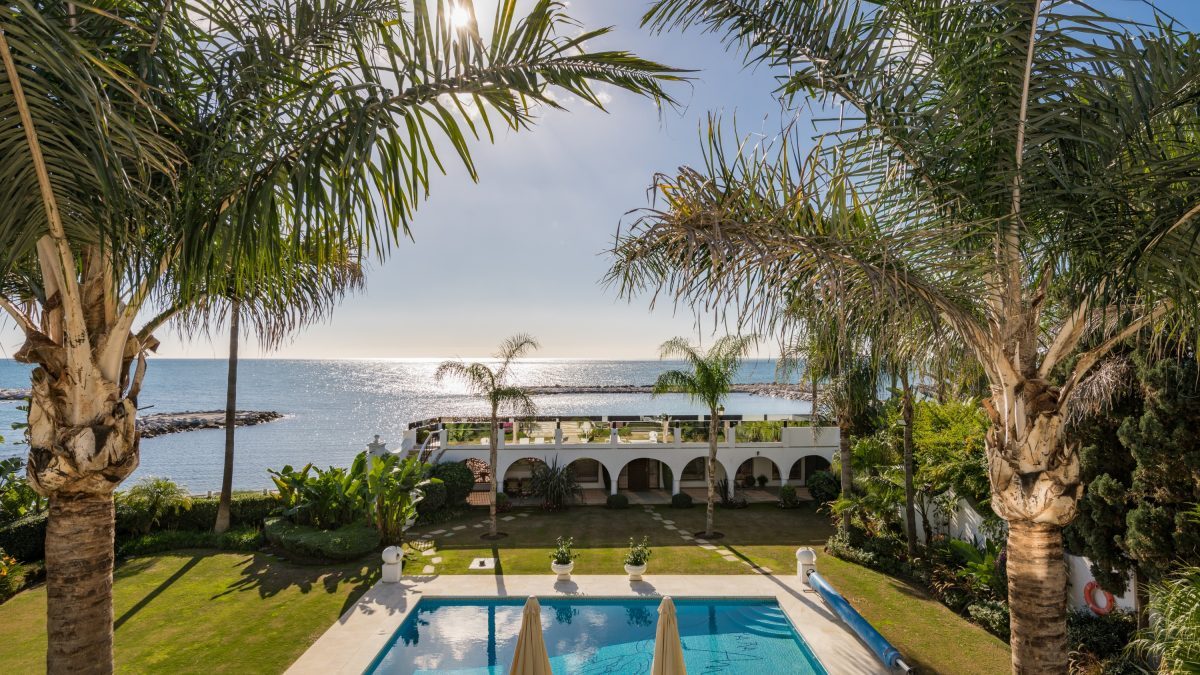 Beachfront Mansion, Puerto Banús — photo 5 of 30