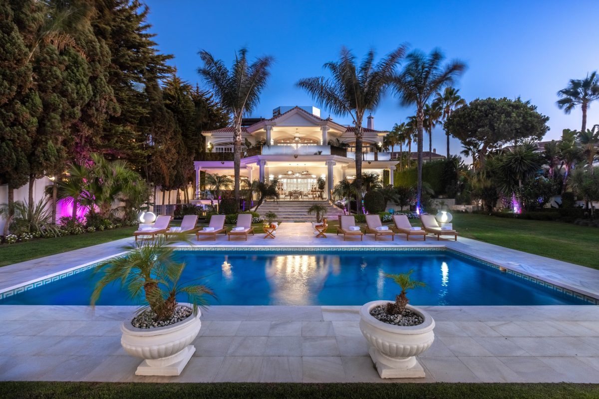 Beachfront Mansion, Puerto Banús — photo 9 of 30