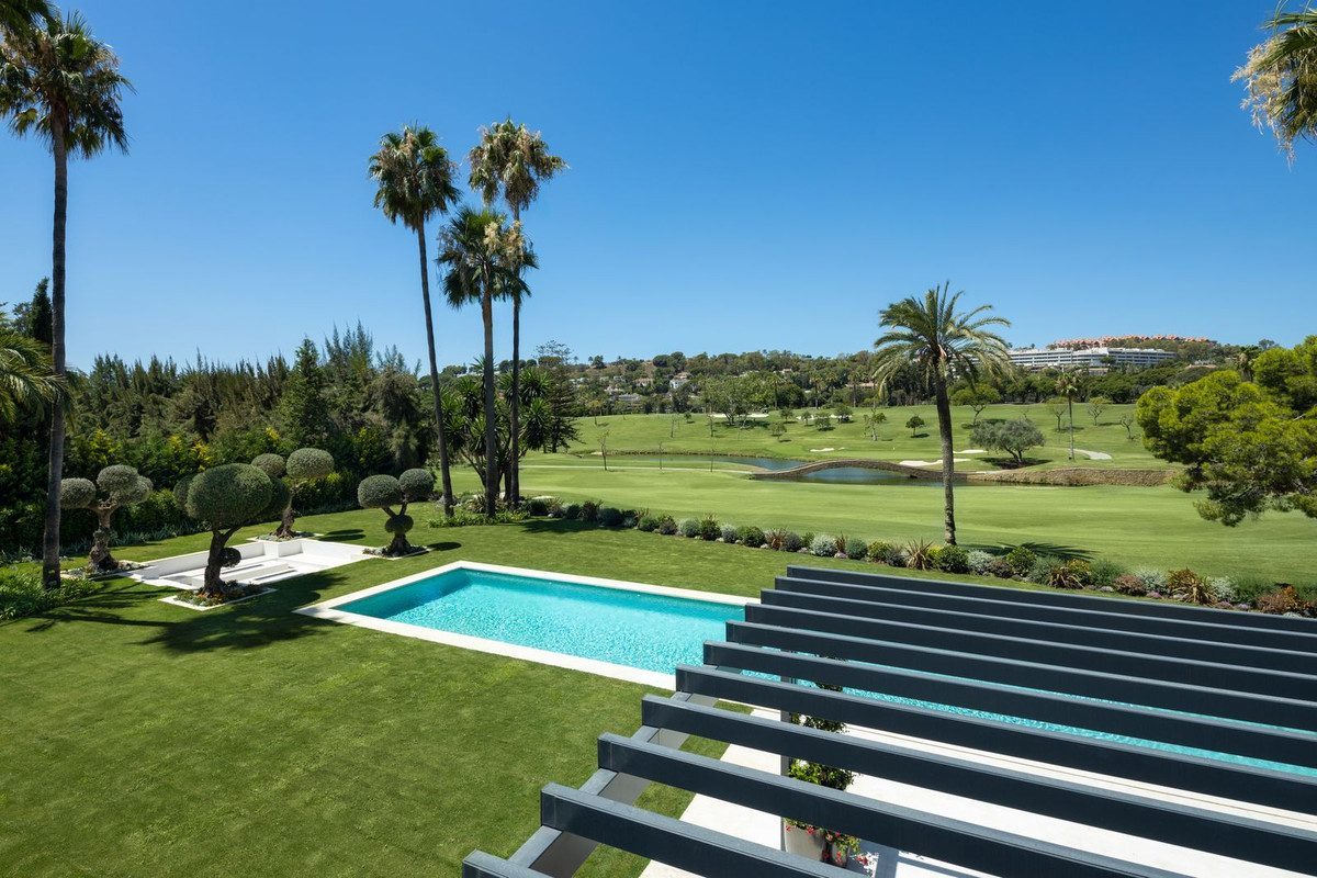 Frontline Golf Villa, Las Brisas, Nueva Andalucía — photo 12 of 30