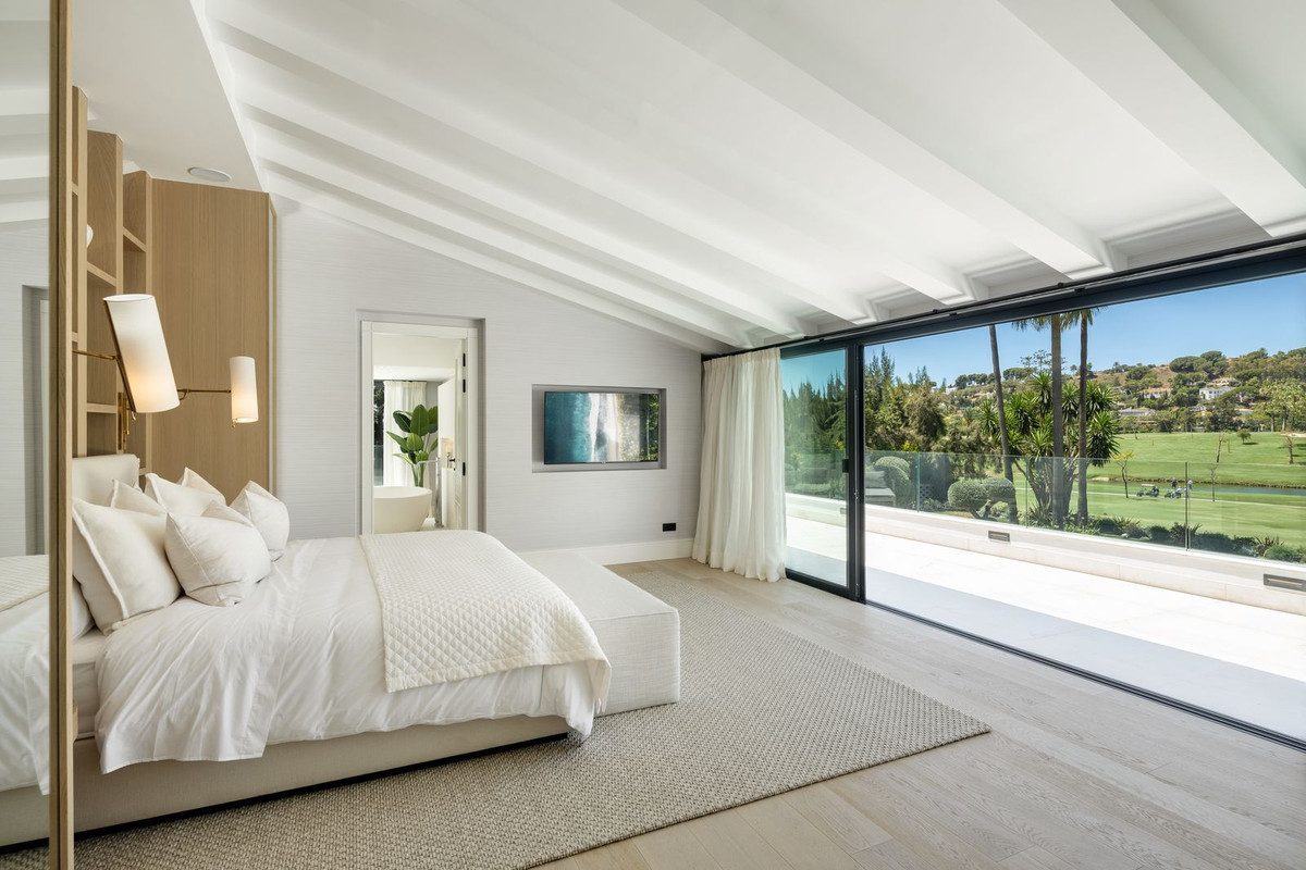 Frontline Golf Villa, Las Brisas, Nueva Andalucía — photo 13 of 30