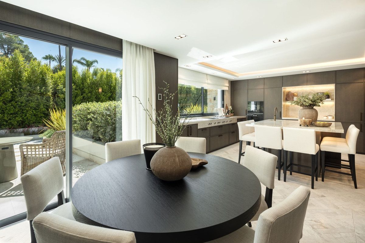 Frontline Golf Villa, Las Brisas, Nueva Andalucía — photo 9 of 30