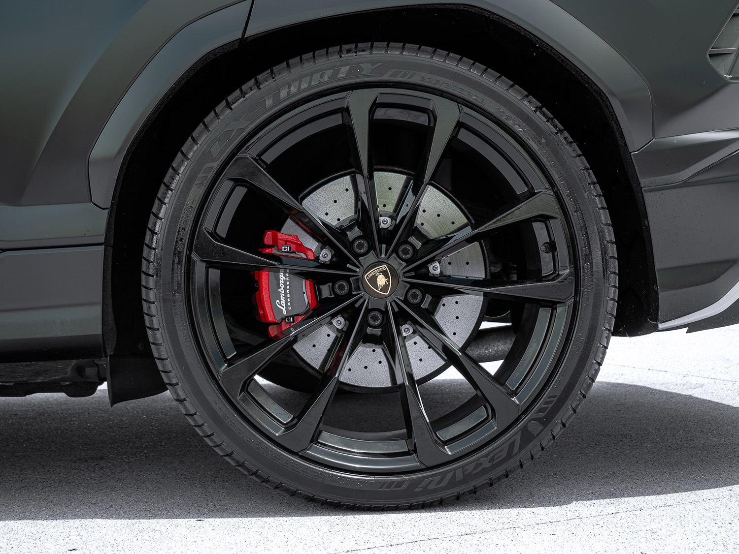 2021 Lamborghini Urus — photo 17 of 30