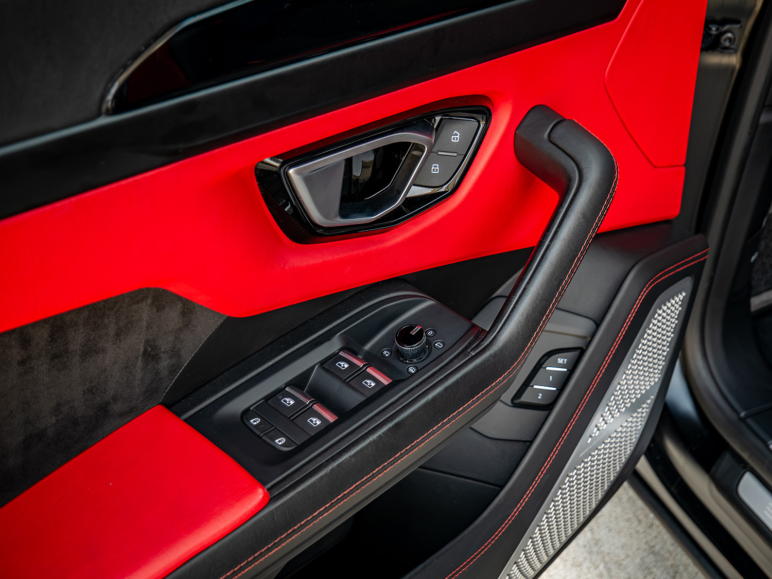 2021 Lamborghini Urus — photo 22 of 30