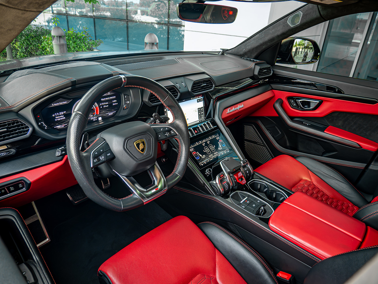 2021 Lamborghini Urus — photo 23 of 30