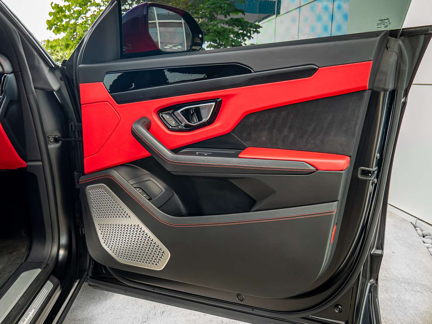 2021 Lamborghini Urus — photo 27 of 30
