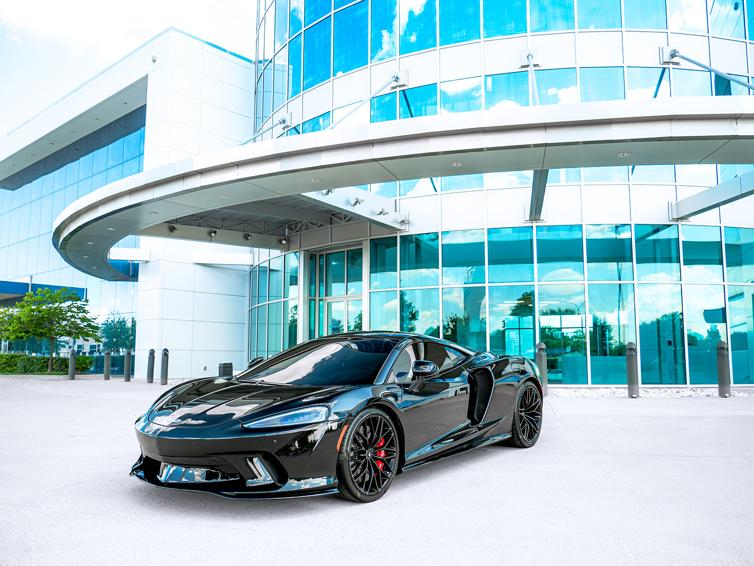 2023 McLaren GT — photo 1 of 30