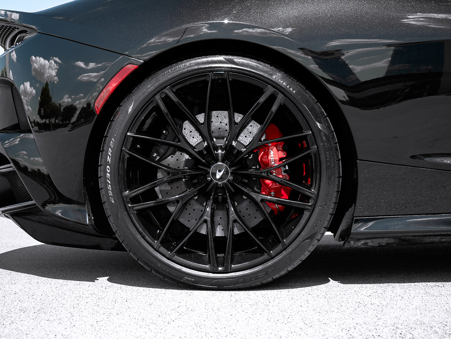 2023 McLaren GT — photo 17 of 30