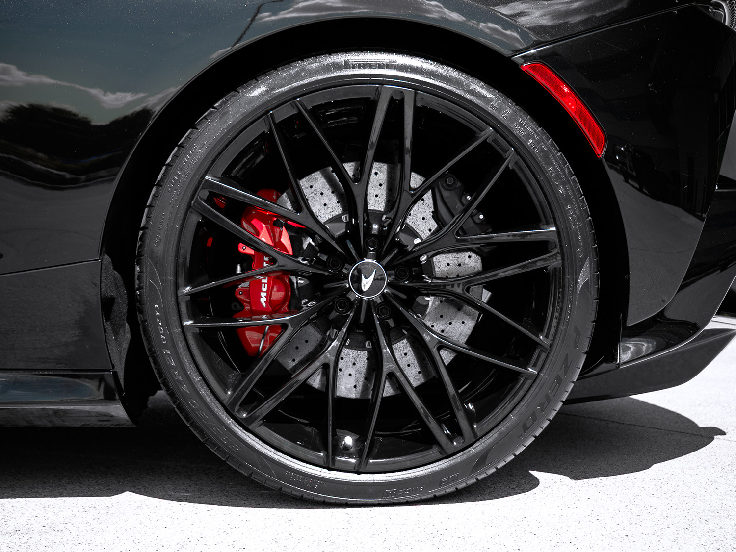 2023 McLaren GT — photo 19 of 30