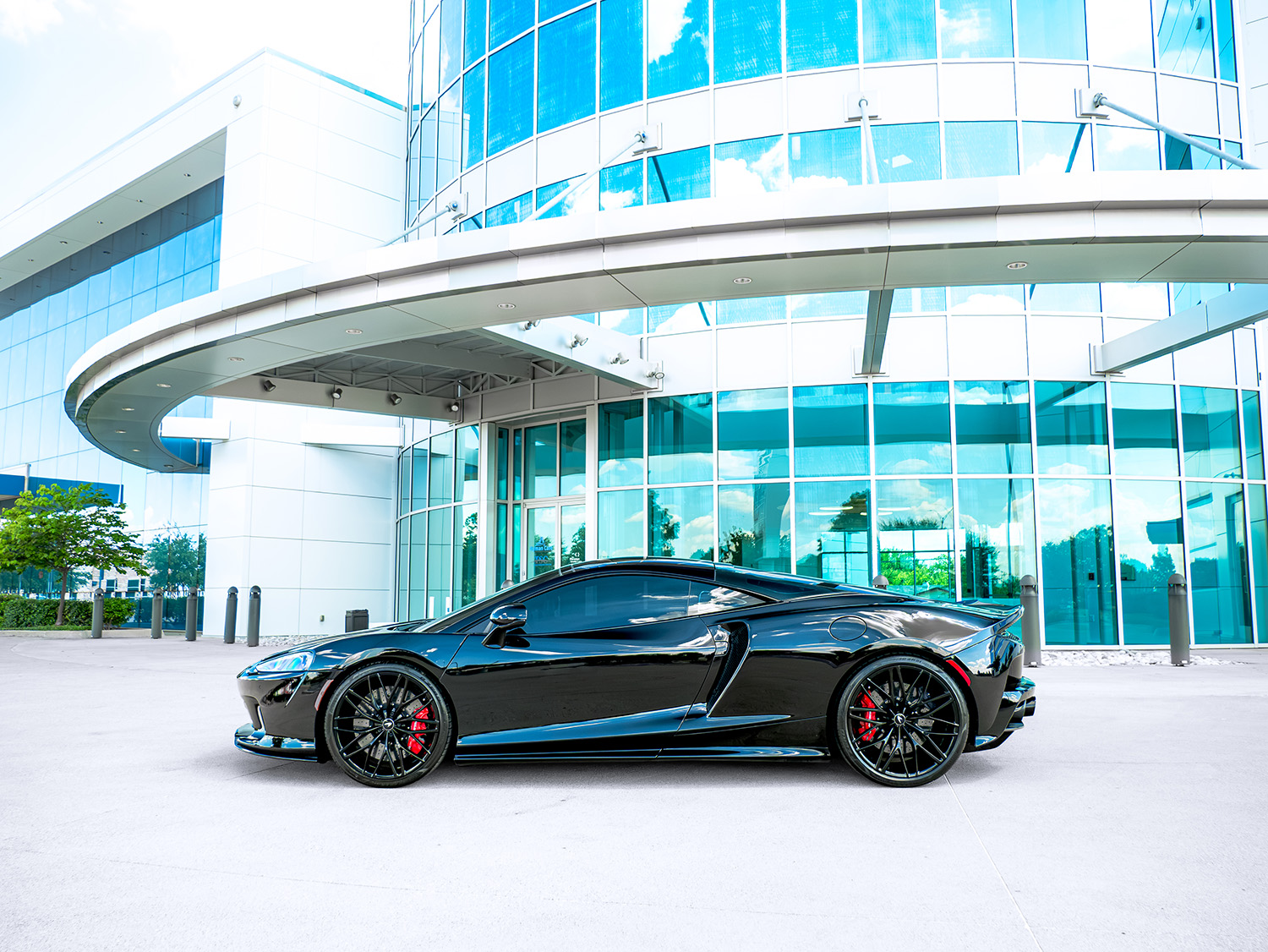 2023 McLaren GT — photo 2 of 30