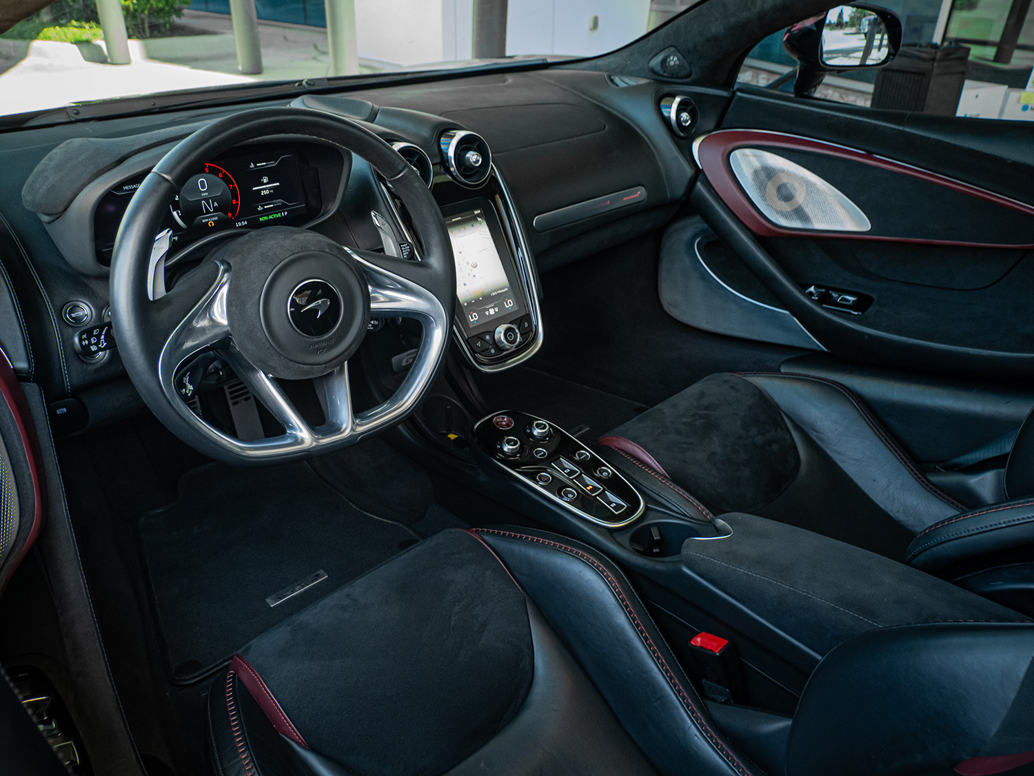 2023 McLaren GT — photo 22 of 30