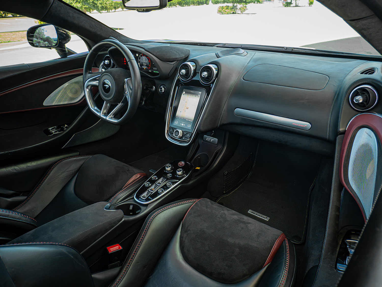 2023 McLaren GT — photo 24 of 30