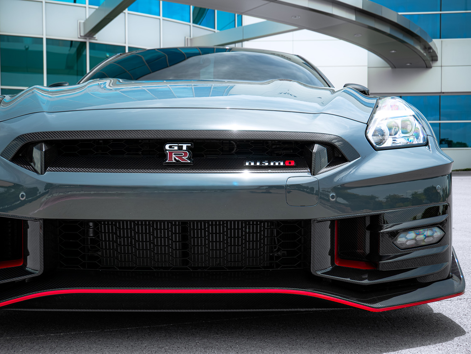 2024 Nissan GT-R NISMO — photo 11 of 30