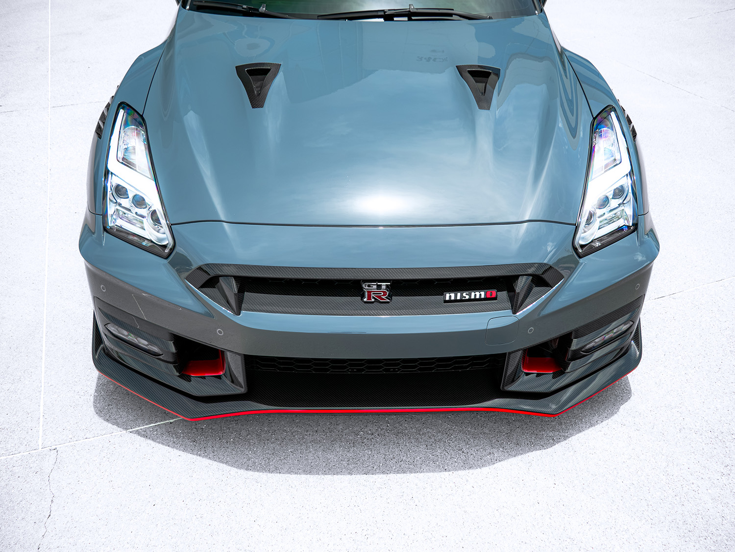 2024 Nissan GT-R NISMO — photo 9 of 30